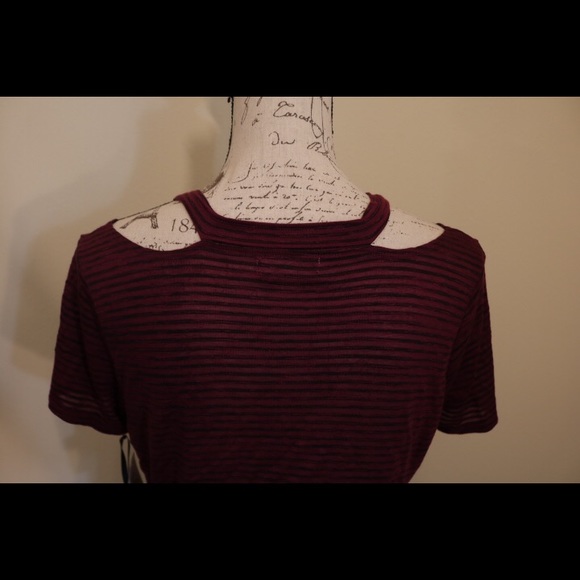 New with tags Off shoulder cut out v-neck takara - Picture 6 of 8